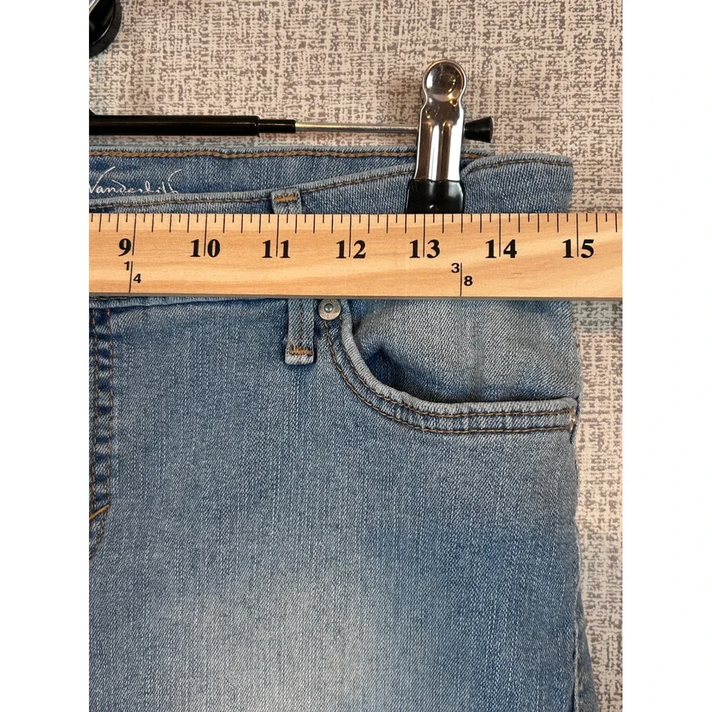 Gloria Vanderbilt Womens All-Around Slimming Bermuda Shorts Light Wash Blue Sz 8